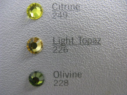 50 Swarovski Elements SS10 Olivin