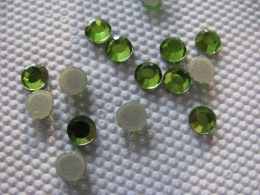 1440 Strasssteine SS 6 Light Peridot