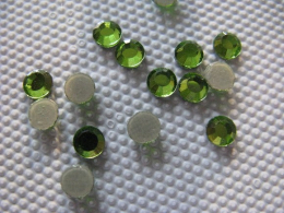 100 Hotfix Strasssteine SS 20 Light Peridot