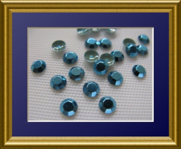 1440   Studs 2mm Hellblau