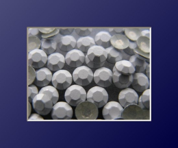 1440   Studs 2mm Weiss