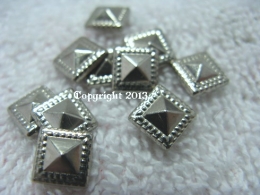 50 Hotfix Bügelnieten Nieten Quadrat Pyramide Silber 8 mm
