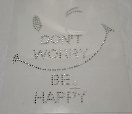 Strass Bügelbild Don’t worry be happy – Motiv 260201 (15,8 x 16,5 cm)