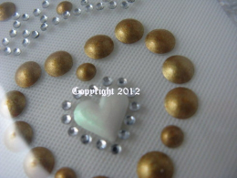 Strass Bügelbild Herz mit Krone Gold – Hotfix Applikation ca. 6,3 × 4,6 cm