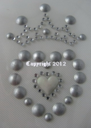 Strass Bügelbild Herz mit Krone Silber – Hotfix Applikation ca. 6,3 × 4,6 cm