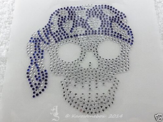 Strass Bügelbild Pirat Totenkopf Blau Crystal 140418 – Skull Motiv 10 x 9 cm