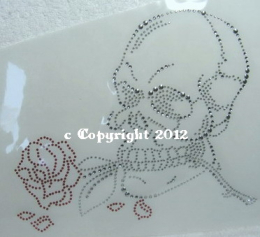 Strass Bügelbild Totenkopf mit Rose – Skull Applikation 21,5 x 17,5 cm