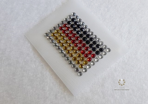 Strass Bügelbild Deutschland Fahne Wappen 221109 – kleines Fußball Motiv ca.4 x 3 cm