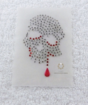 Strass Bügelbild Totenkopf mit Blutstropfen 081080 – kleiner Skull 7,5 x 5 cm
