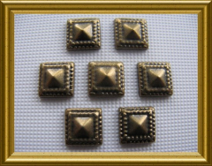50 Nieten 7mm Pyramide Antik Bronze zum aufbügeln