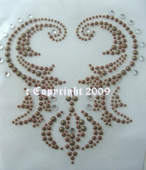 „Eleganz in Creme - Hotfix Strass Bügelbild mit Edlem Ornament Pocket Motiv 081870-01da