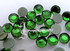 100 Hotfix  Strasssteine SS 20 Light Emerald