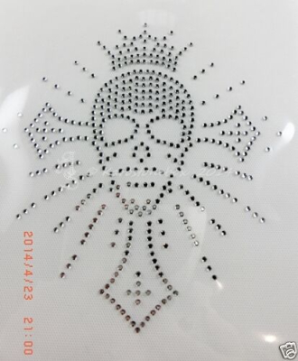 Strass Bügelbild Totenkopf Skull mit Kreuz Biker 140205 – auffällige Applikation