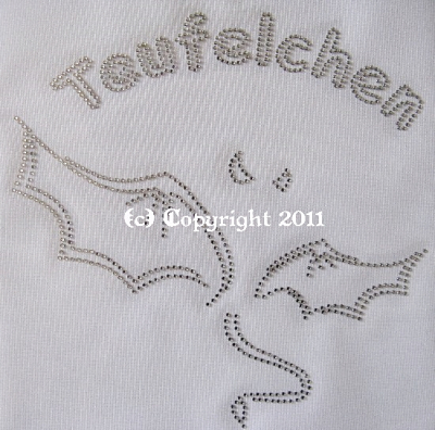 Strass Bügelbild Teufelchen 110701 – Motiv mit Flügeln, Hörnern & Schriftzug